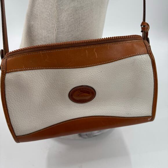 Vintage Dooney and Bourke white and brown leather crossbody bag - Picture 7 of 15